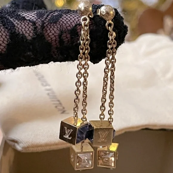 LOUIS VUITTON ✨LIKE NEW ✨Crystal Gamble Earrings Azur